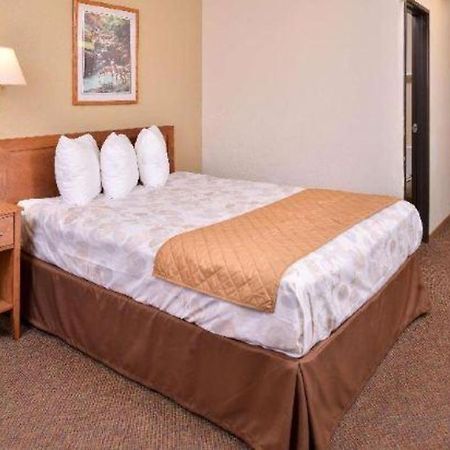 Americas Best Value Inn Missouri Valley Exterior photo