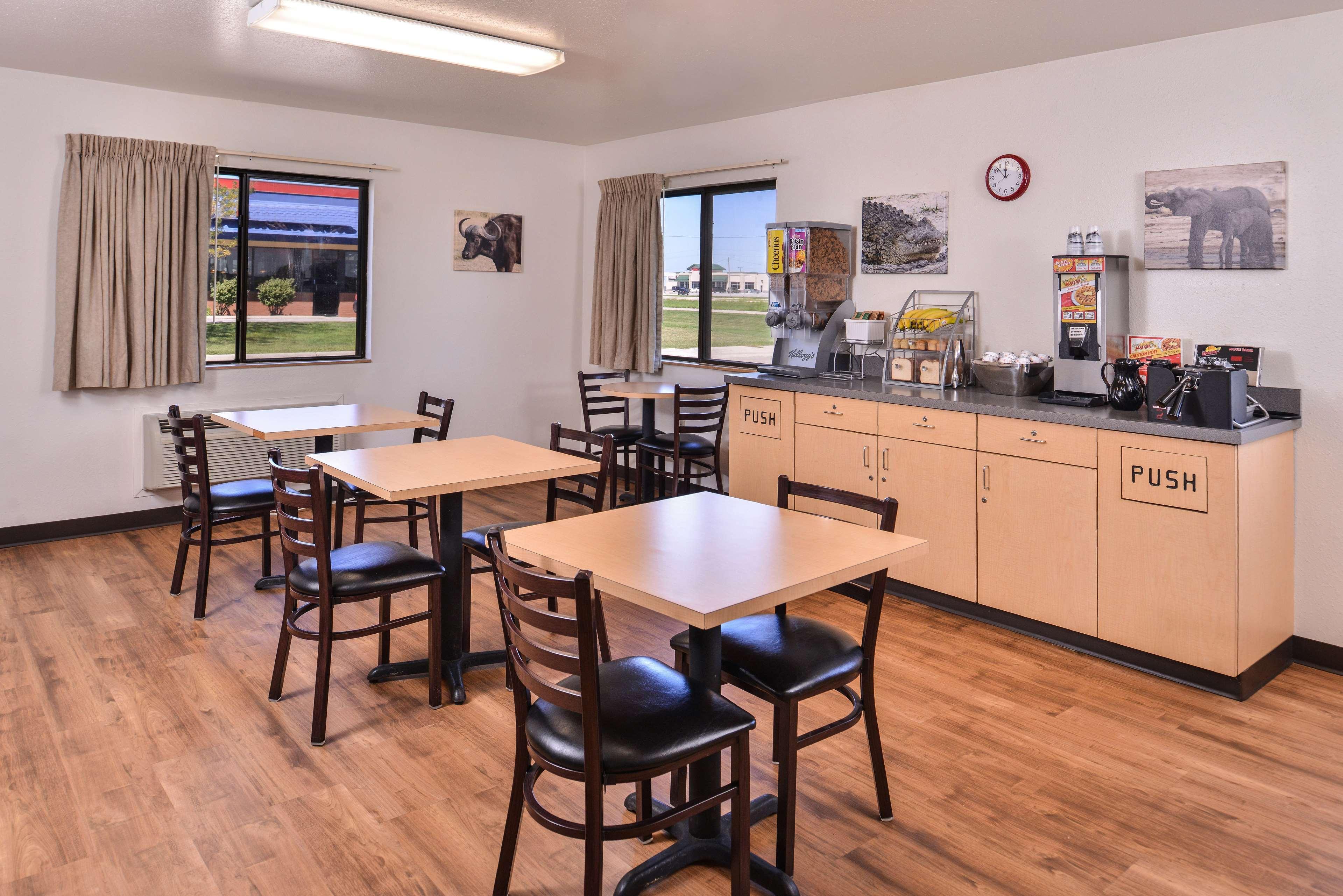 Americas Best Value Inn Missouri Valley Exterior photo