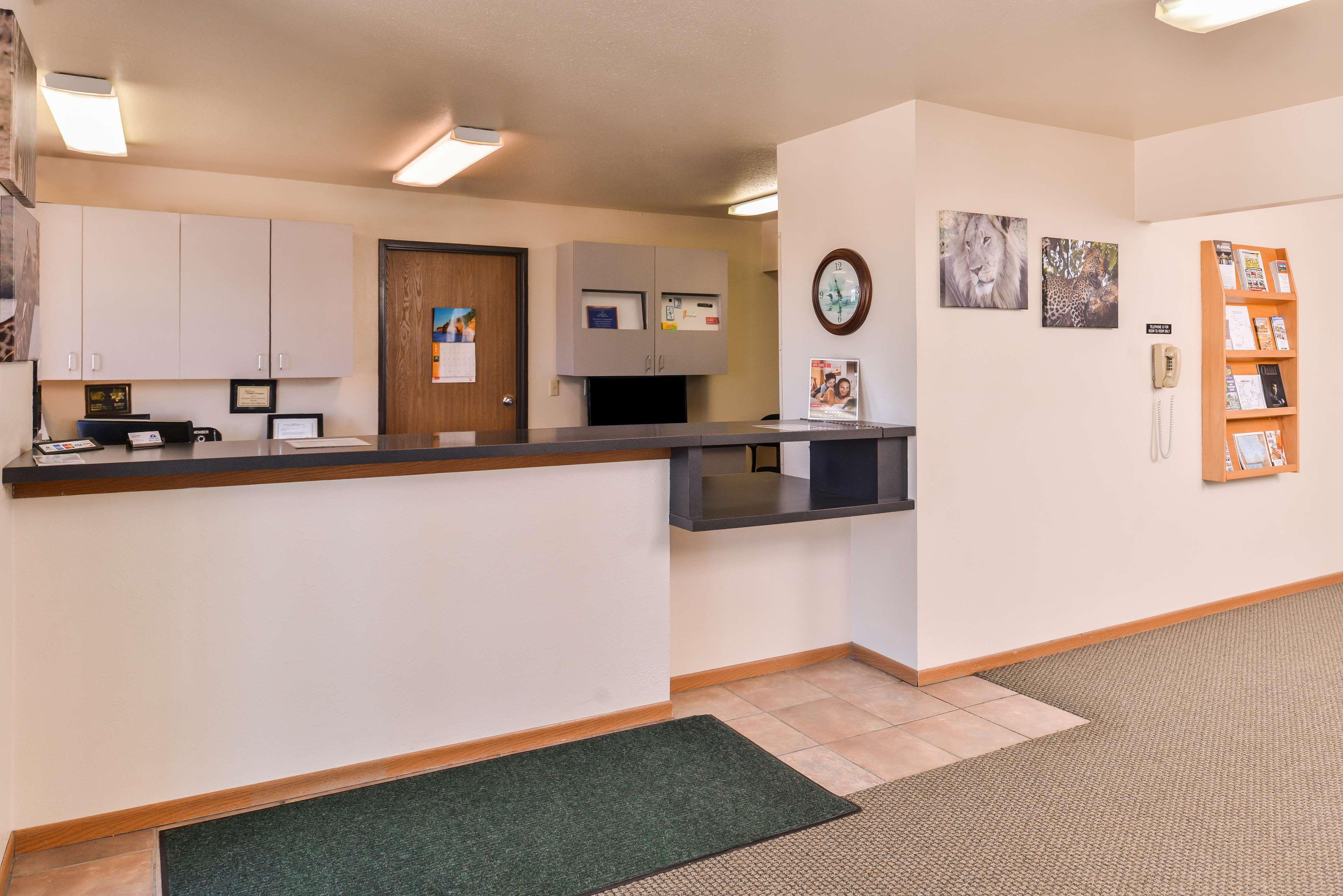 Americas Best Value Inn Missouri Valley Exterior photo