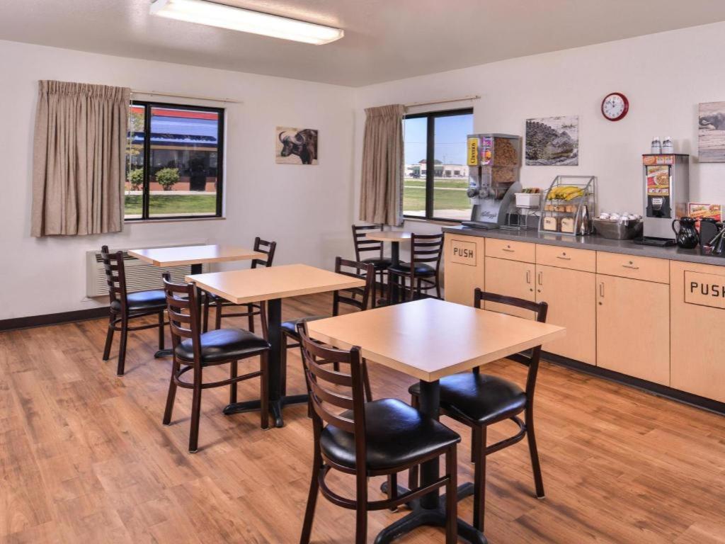 Americas Best Value Inn Missouri Valley Exterior photo