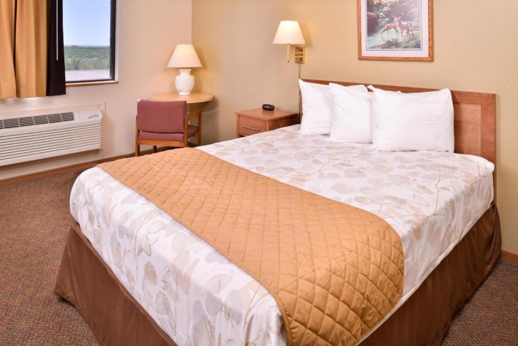 Americas Best Value Inn Missouri Valley Exterior photo